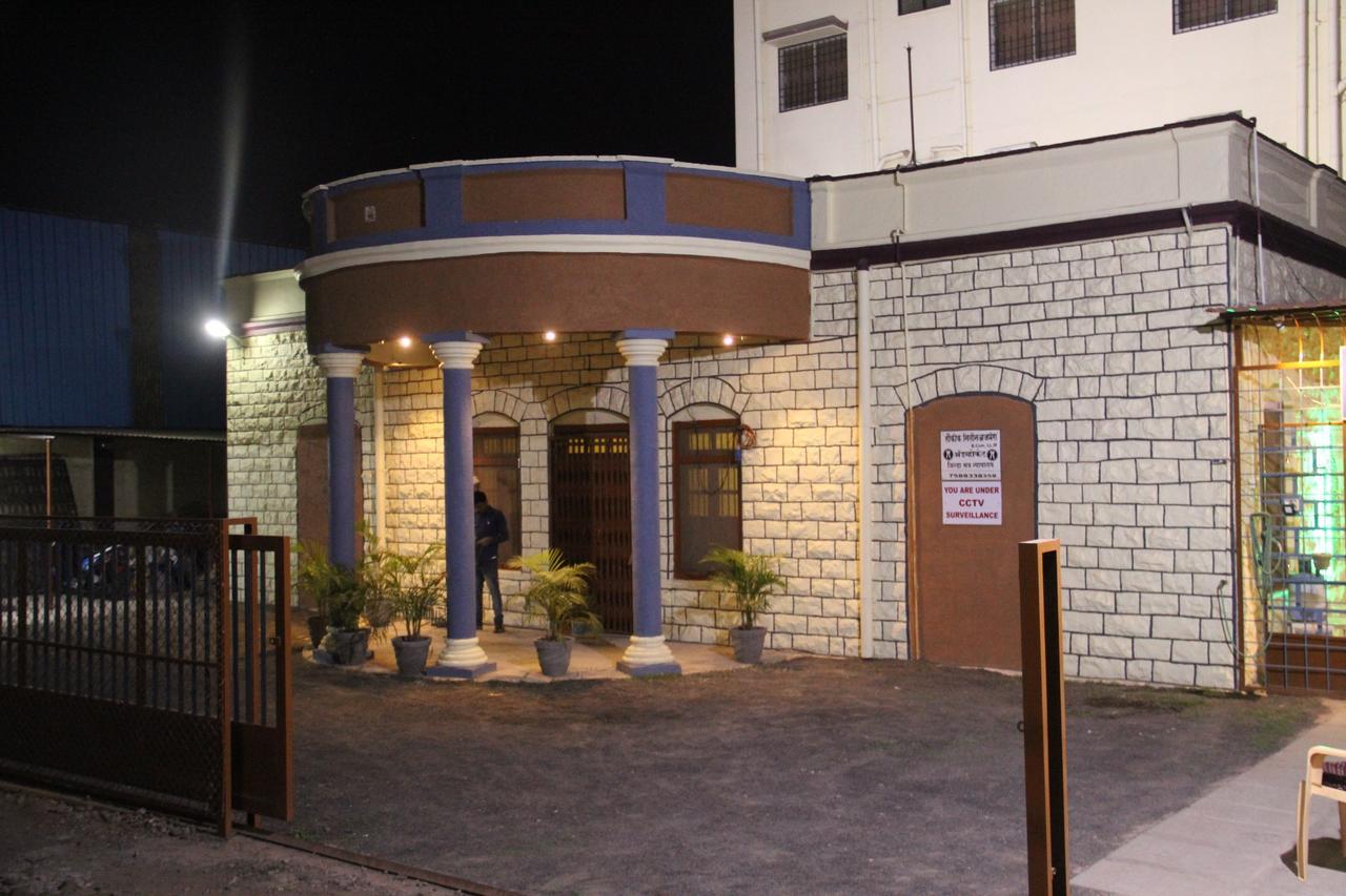 Yuvraj Lodge Osmanabad Exterior foto