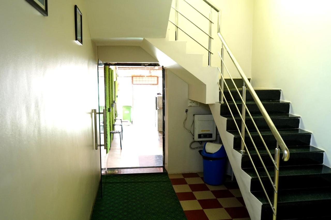 Yuvraj Lodge Osmanabad Exterior foto