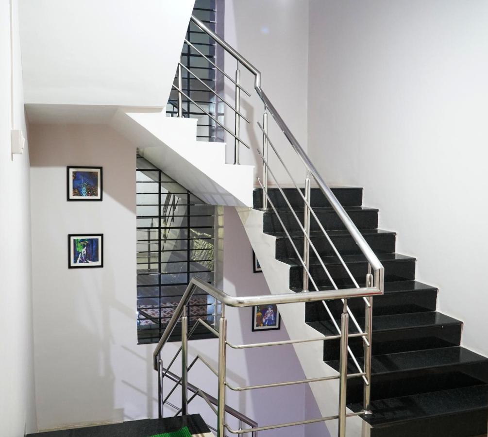 Yuvraj Lodge Osmanabad Exterior foto